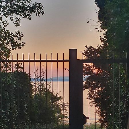 Molo - Residenza Con Accesso Diretto Al Lago Lazise Bagian luar foto