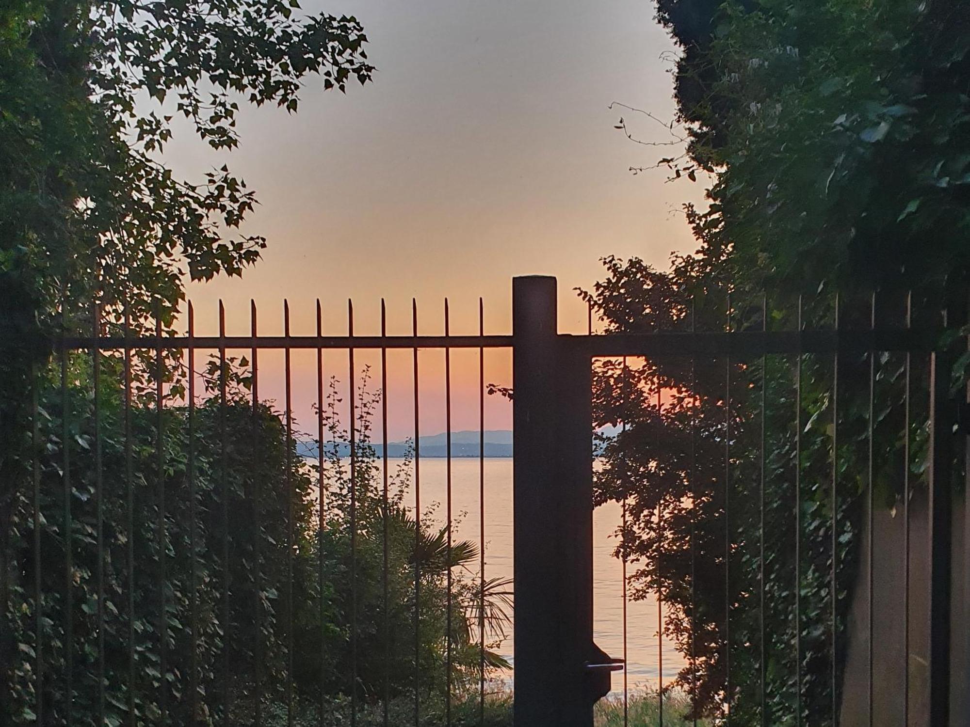 Molo - Residenza Con Accesso Diretto Al Lago Lazise Bagian luar foto